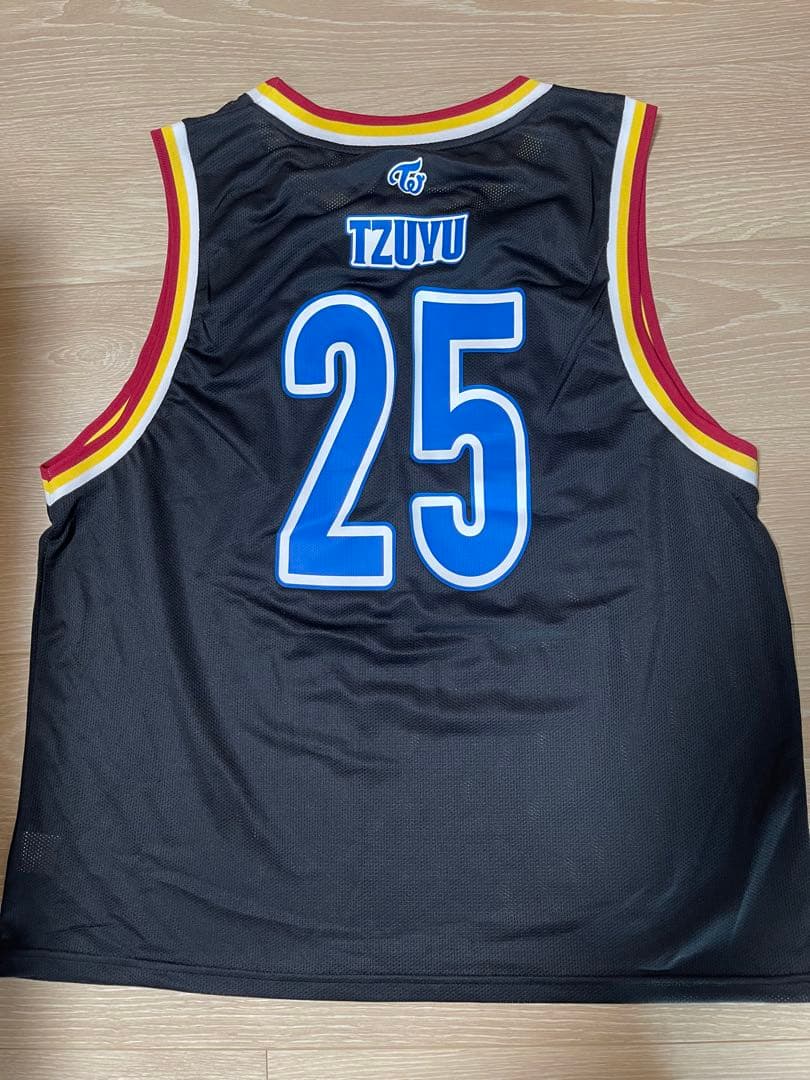 TWICE TZUYU ユニフォーム TWICE TZUYU X LG TWINS Part 2/3 abouTZU ⚘ Run Away