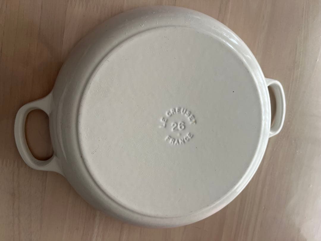 Le Creuset ホワイト 26cm 両手鍋 - メルカリ