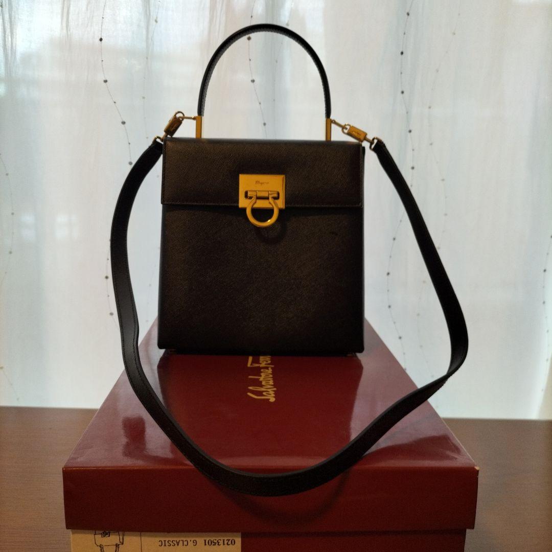 【美品】フェラガモ　 ガンチーニバッグ　サフィアーノレザー FERRAGAMO（フェラガモ） ハンドバッグ STUDIO BAG 21 H159 レディース