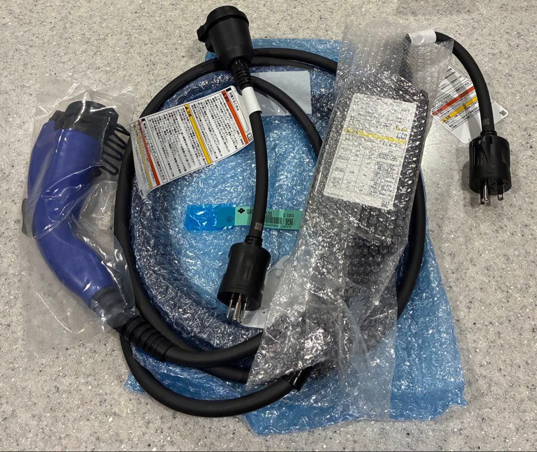 【新品未使用】　純正　EV車専用充電ケーブル　コンセント型　200V／100V 正規国内ニッサン純正】 日産 純正オプション リーフ用 充電ケーブル