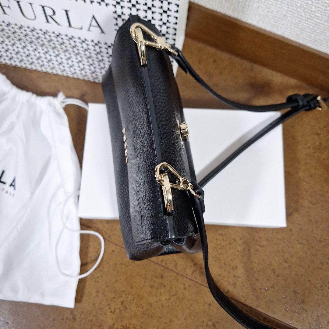 ケ*ん様 新品未使用 ☆ FURLA ☆ DANAE XL Crossbody【 - メルカリ