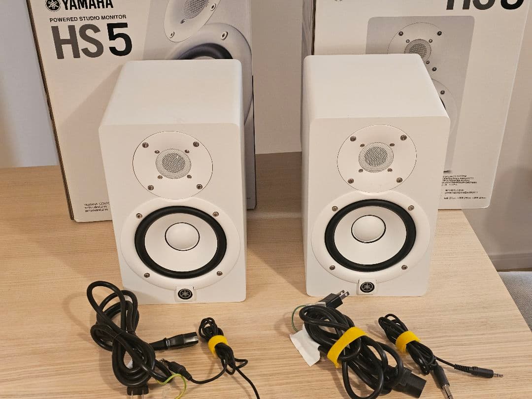 YAMAHA HS5 ホワイト ペア／原箱あり／電源・音声ケーブル付 YAMAHA（ヤマハ） HS5 ペア TRS-XLRケーブルセット パワードモニター