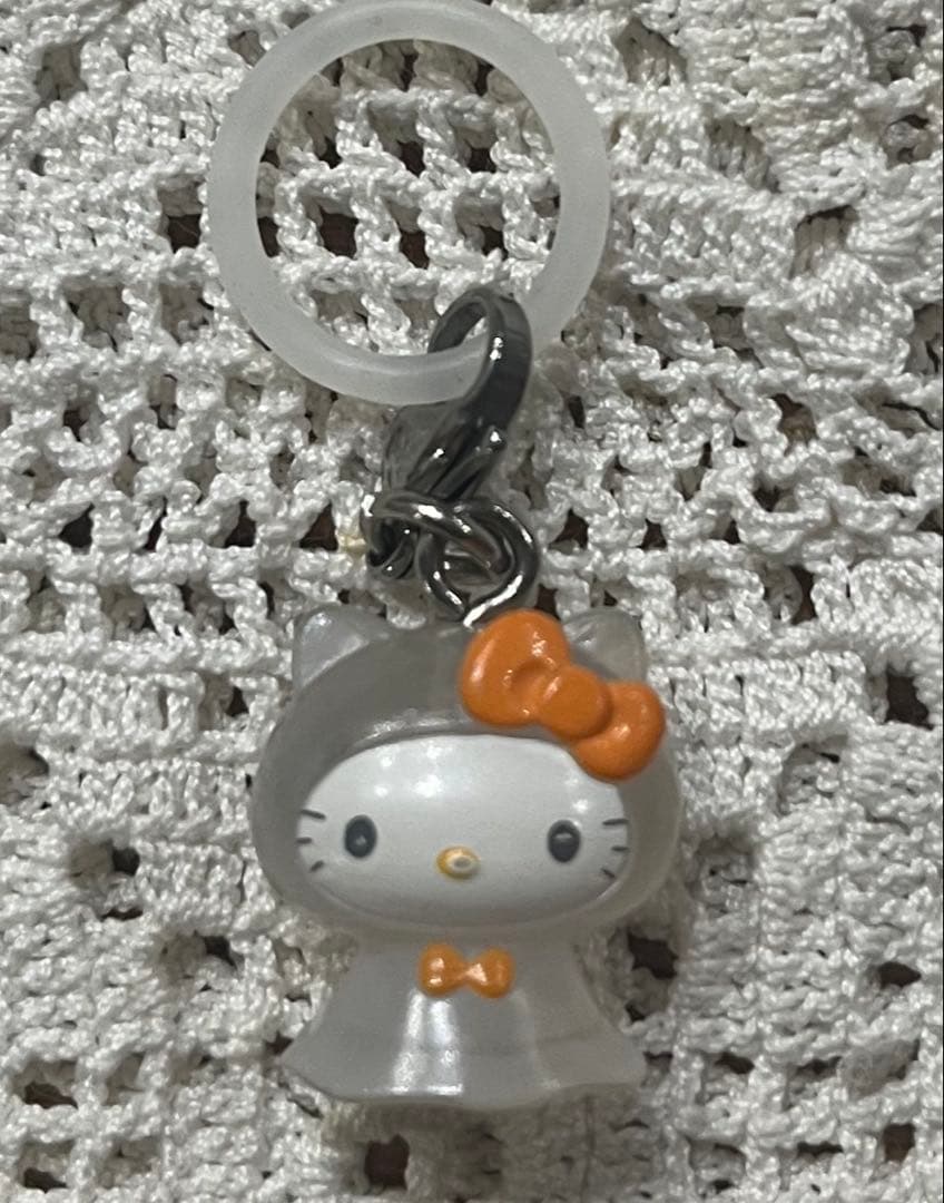 キティ めじるしアクセサリー てるてる坊主 - メルカリ