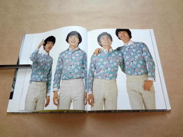 初版 希少本フォーリーブス メモリアル写真集 : フォー フォーリーブス