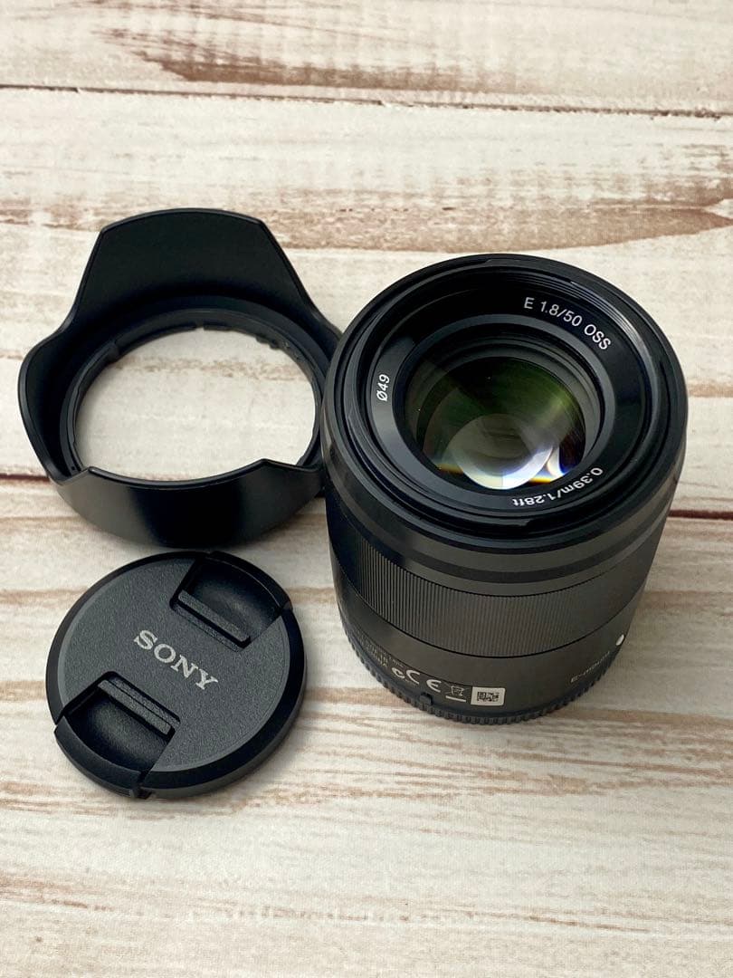 美品　SONY E 50mm F1.8 OSS レンズ　おまけ付き ソニー E 50mm F1.8 OSS｜APS-Cセンサー対応の単焦点中望遠レンズ | ShaSha