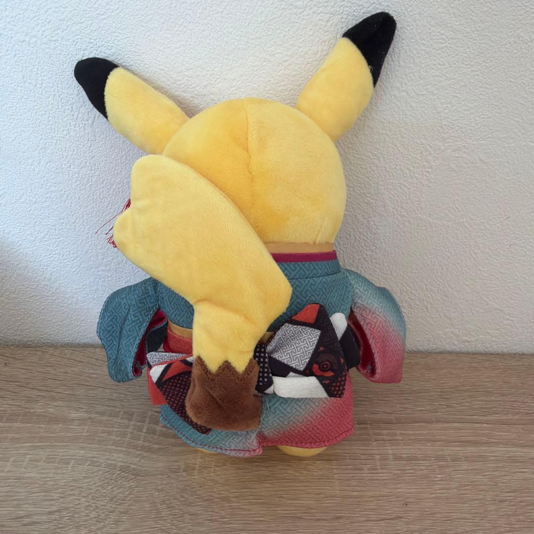 ポケモン工芸展 限定販売ピカチュウぬいぐるみ - メルカリ