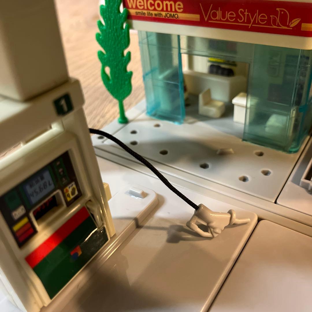 トミカタウン ガソリンスタンドJOMO トミカ建設カーサービス駐車場