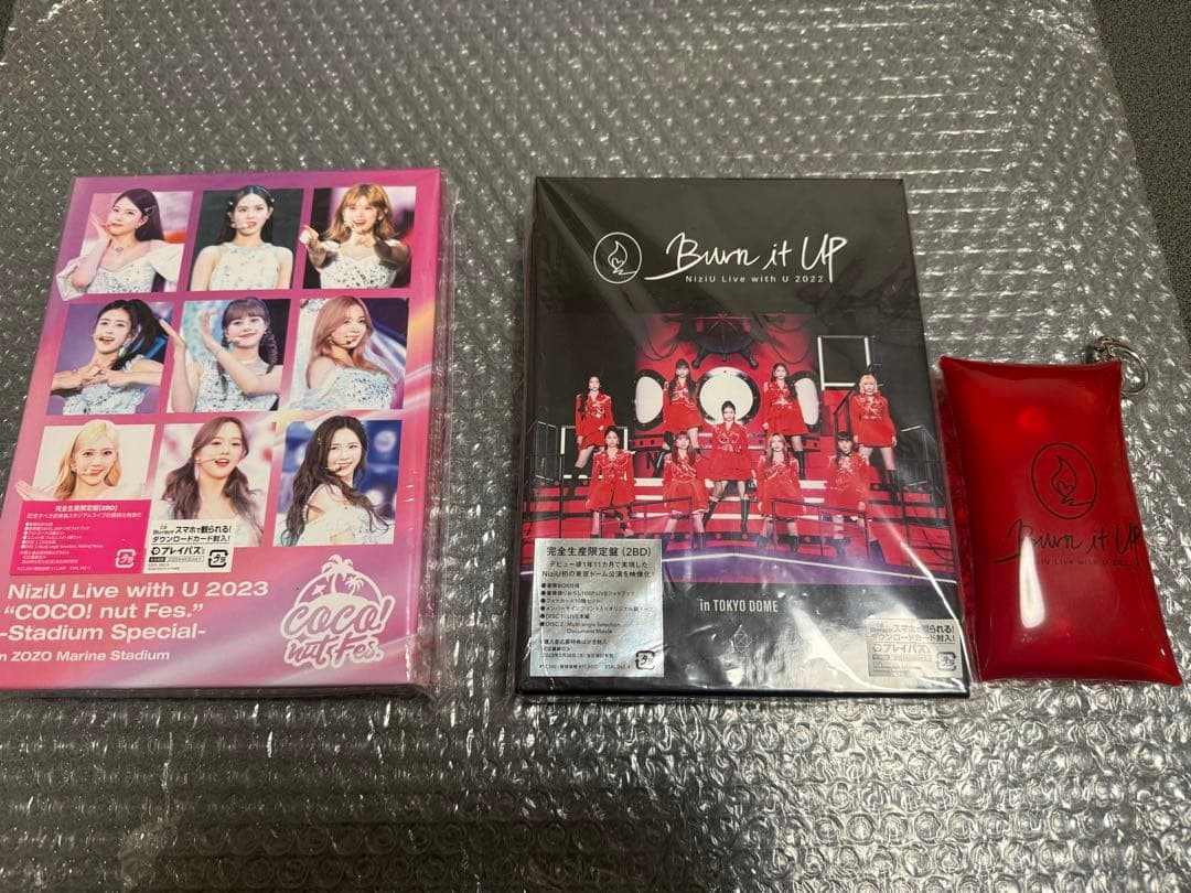 NiziU Blu-ray ブルーレイ Amazon.co.jp: NiziU Live with U 2022 “Burn it Up