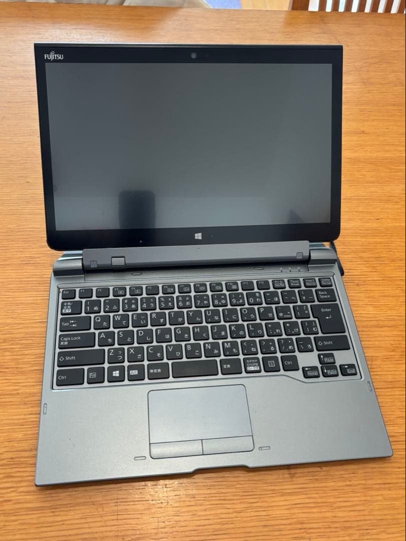 富士通ARROWS Tab Q736/M 2in1ノートパソコン 富士通 ARROWS Tab Q736/M (Core i5-6300U 2.4GHz/4GB/SSD 128GB/Wi-Fi