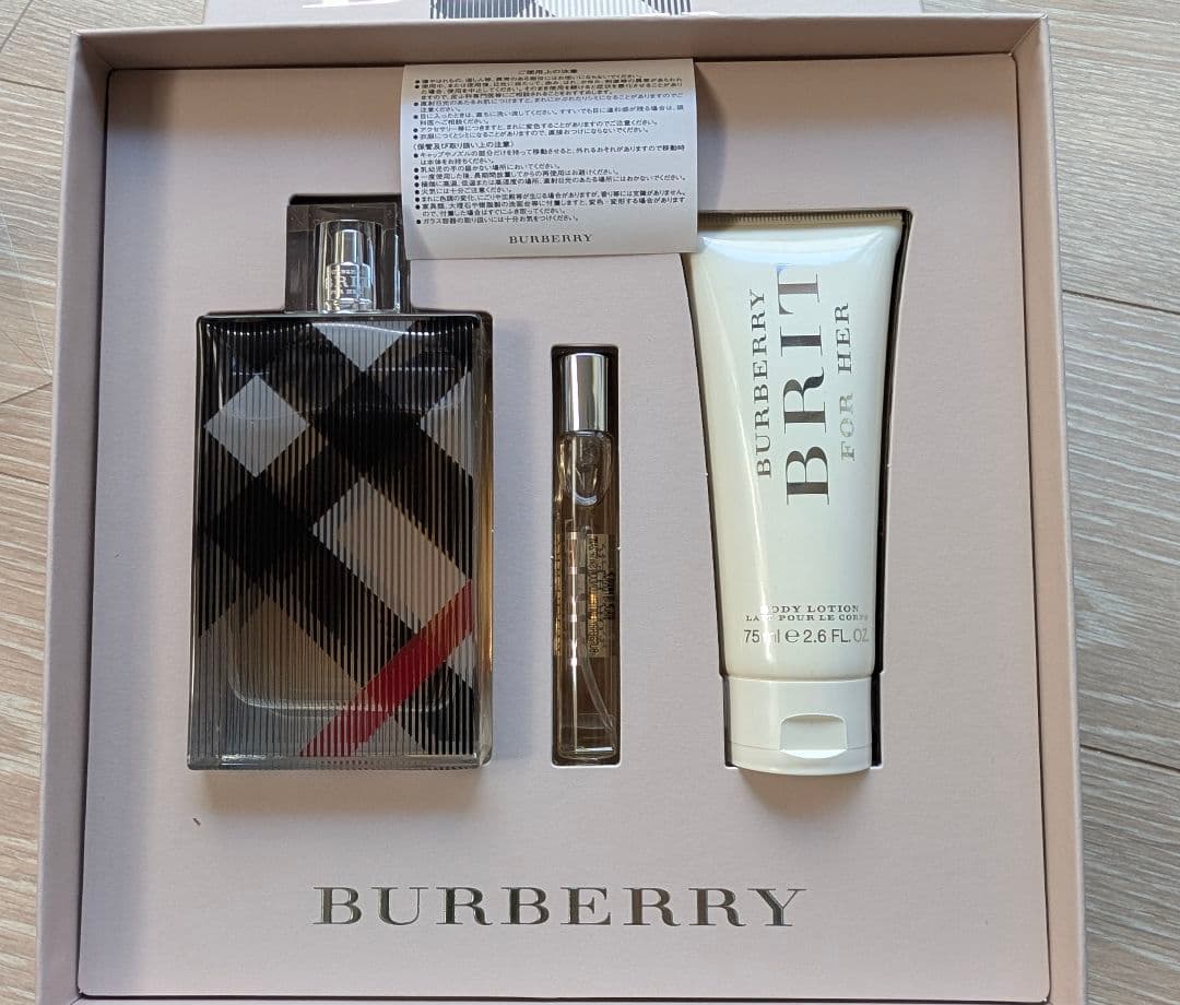BURBERRY BRIT FOR HER 香水ギフトセット Burberry Mini Gift Set 4 Pcs W EDP 0.17oz – Oasis Perfumes USA