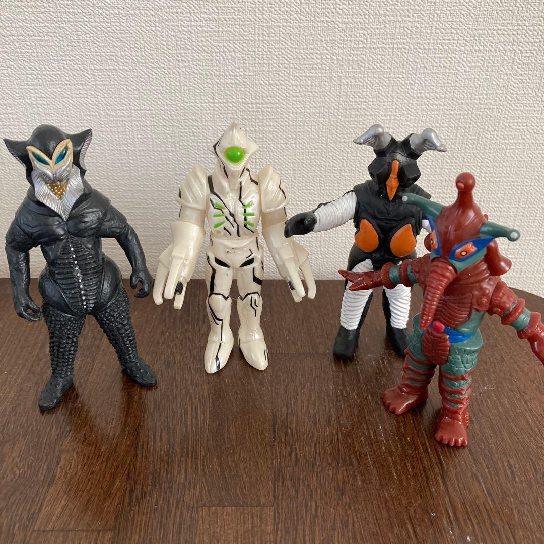 ウルトラマンシリーズ 怪獣フィギュア 13体セット - メルカリ