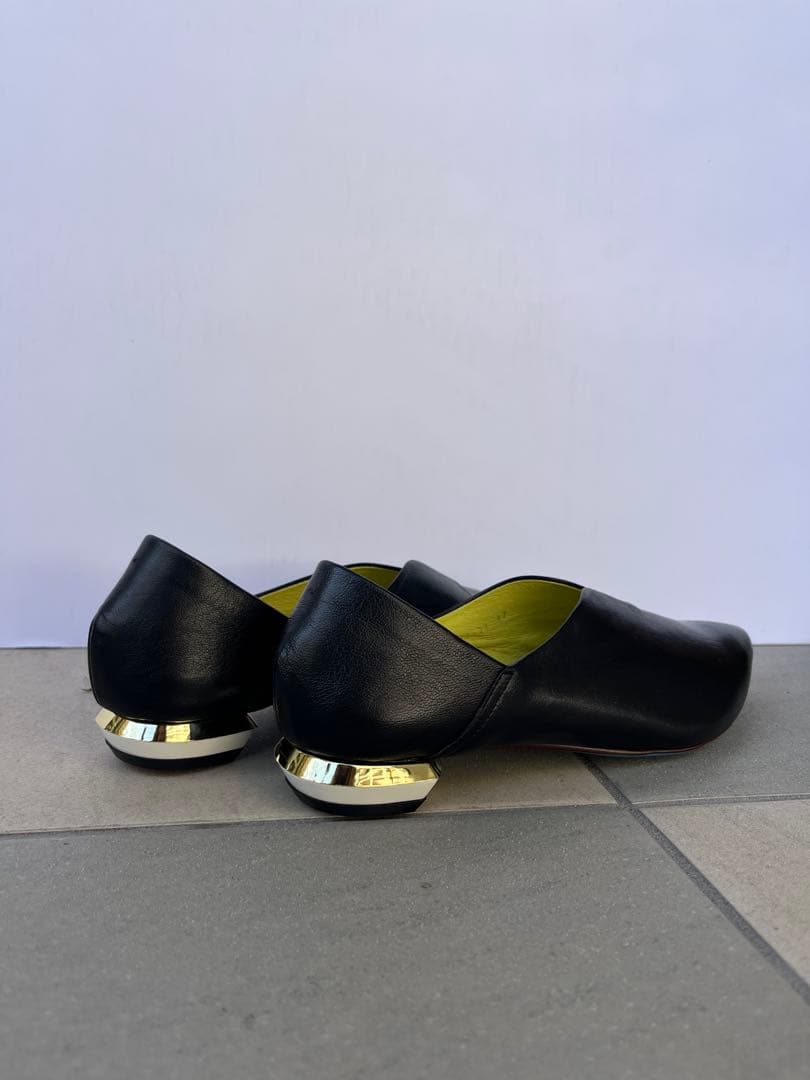 送料込 当日発送MANA ブラック ポインテッドトゥシューズ 23.5cm