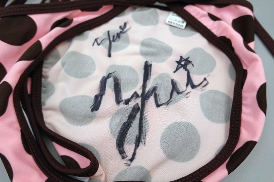 【実着用品】崎山結衣 サイン入りピンクビキニ水着　直筆サイン入りチェキ付き