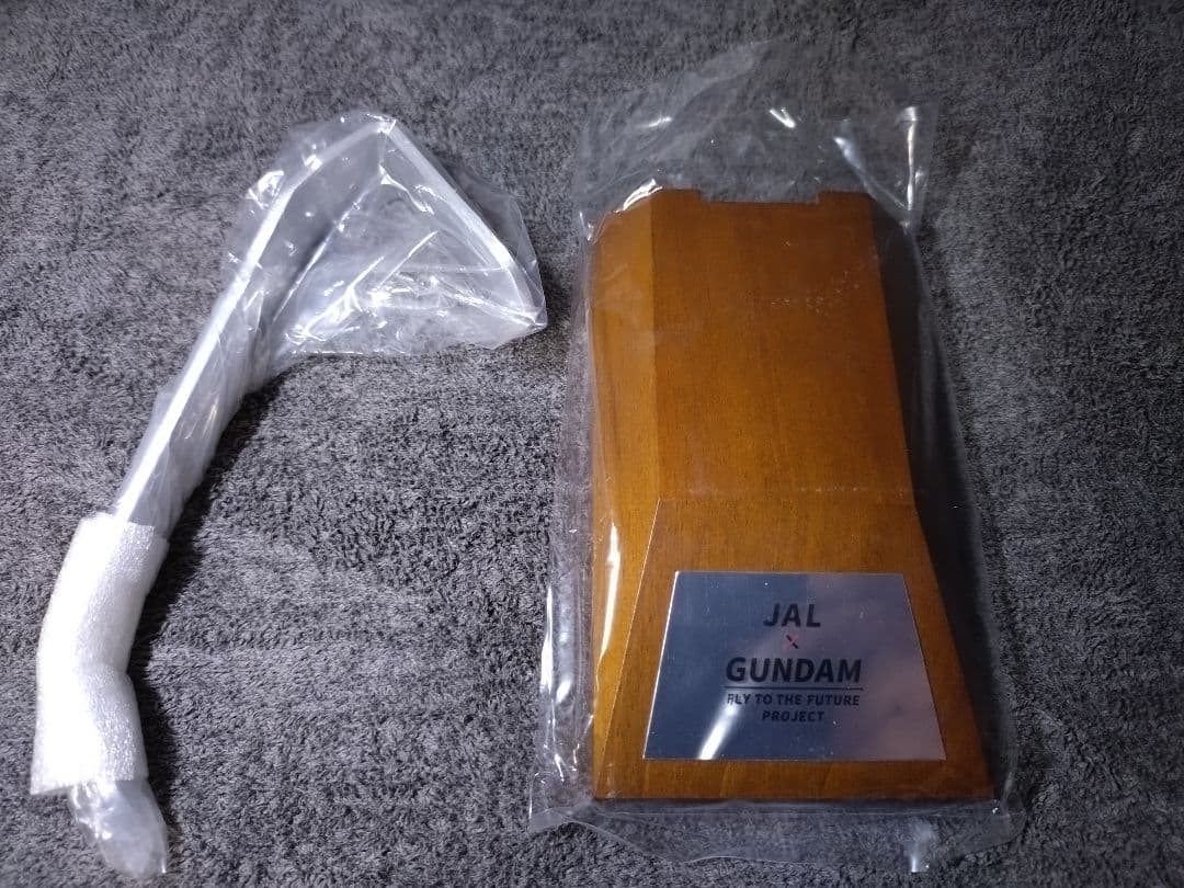 日本航空 ミャクミャク仕様「JALガンダムJET」モデルプレーン木製台座