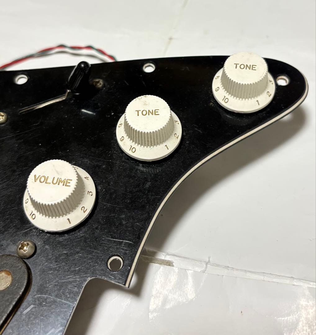 ジャンク品】エレキギターストラトタイプ ボディ＋サーキットその他