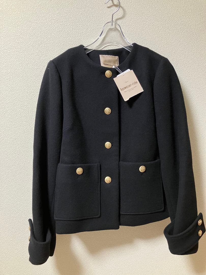 アプワイザーリッシェApuweiser-riche 金釦ノーカラーショートコート