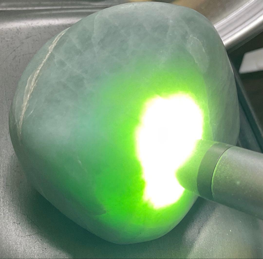 新春［緑色　ガラス質］　上質糸魚川翡翠海石200g ヒスイ　ひすい 緑色 ガラス質］ 上質糸魚川翡翠海石200g ヒスイ ひすい 緑色 ガラス質