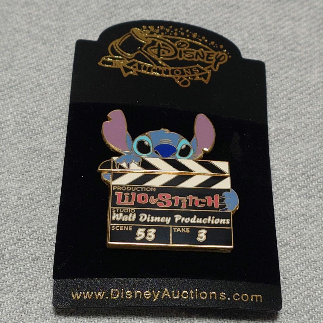 【レア】DisneyAuctions スティッチ 映画撮影 ピンバッジ レア】DisneyAuctions スティッチ 映画撮影 ピンバッジ レア