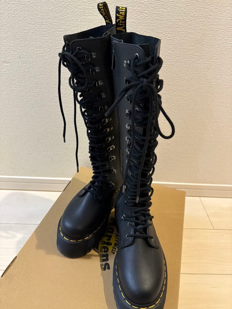 ⭐︎新品未使用⭐︎ドクターマーチンブラックロング編み上げブーツ厚底サイドジッパー付き Dr. Martens 最新ブーツ「THE ZIP COLLECTION」が2025年 7/25 発売