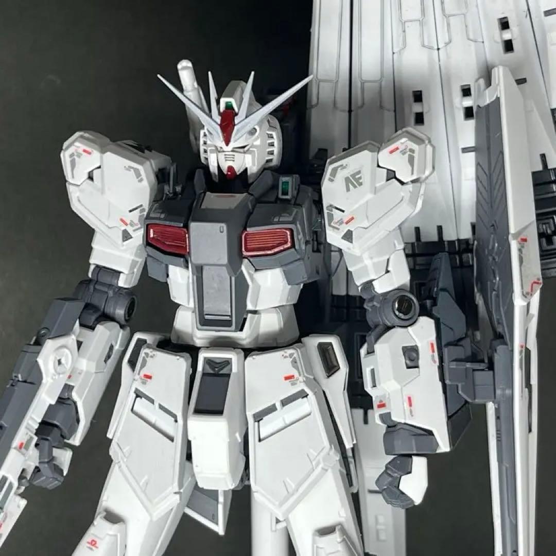 ガンプラ全塗装完成品 RG νガンダム ファーストロットカラー - メルカリ