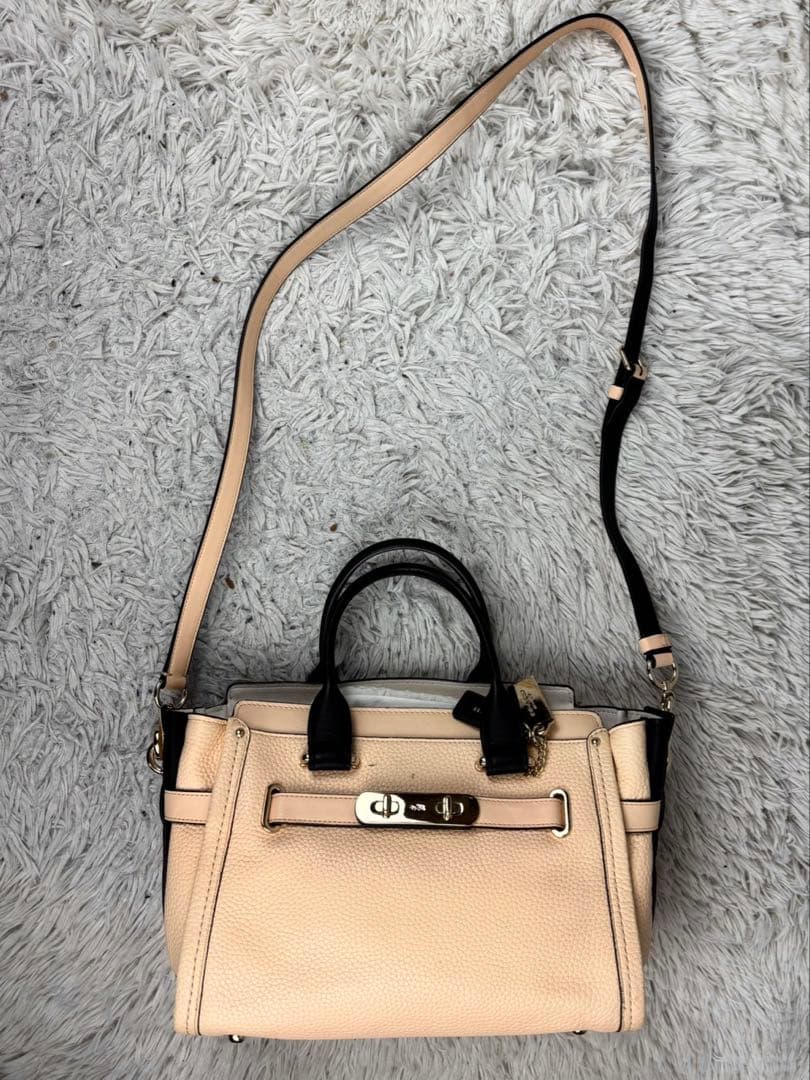 美品 COACH レザー スワッガー ターンロック 2way ピンク ブラック