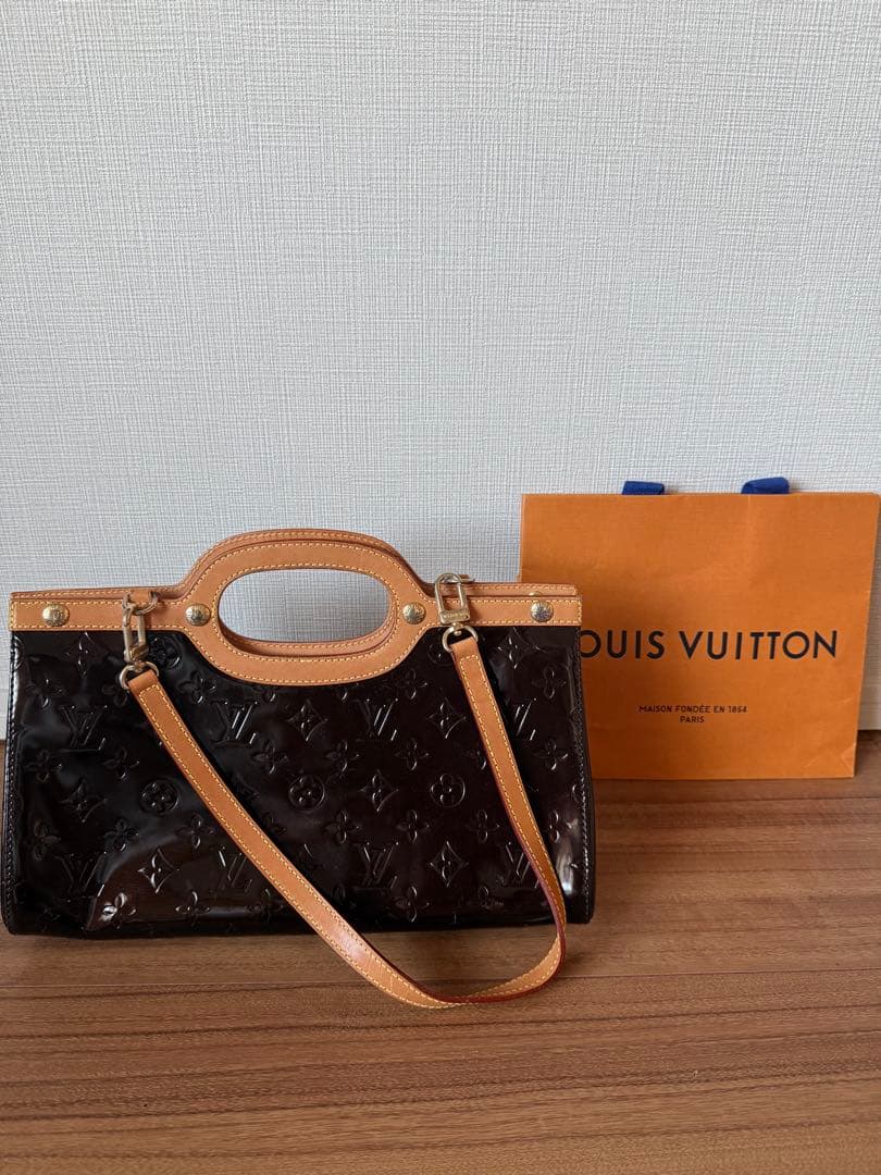 LOUIS VUITTON ダークブラウン ハンドバッグ LOUIS VUITTON Brittany Damier Ebene Shoulder Bag Bordeaux