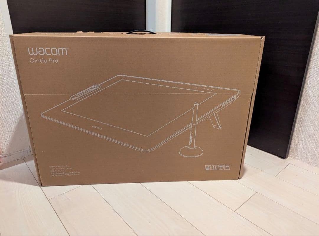 Wacom Cintiq Pro 24 (DTH-2420) 本体　タッチ機能付 ワコムシンティックプロニジュウヨン Wacom Cintiq Pro 24 DTH-2420/K0