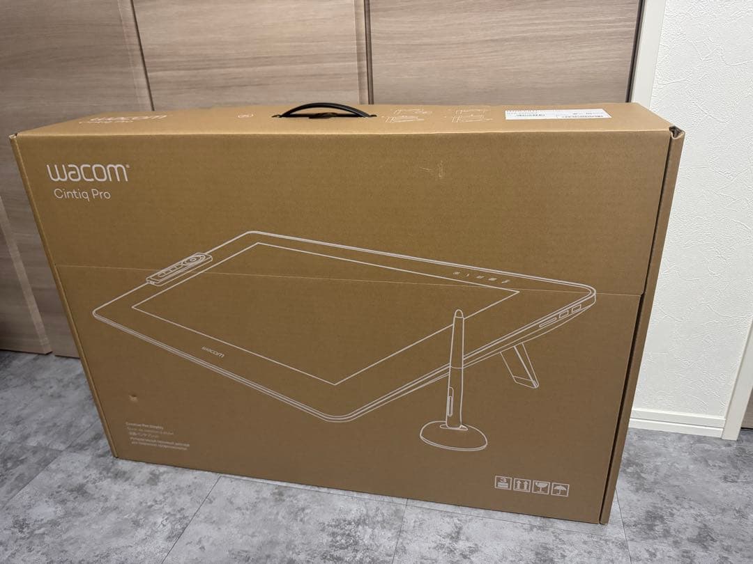 液タブ・ペンタブ Wacom Cintiq Pro 24 紙にお絵かきする感覚に近い」とイラストレーターに言わしめる24インチ