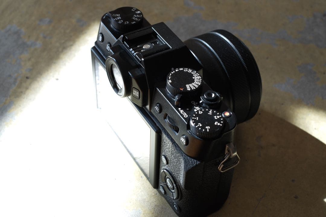 FUJIFILM X-T10 ミラーレス一眼 本体のみ　充電器追加しました 初心者の僕がFUJIのミラーレス一眼「X-T10」を1ヶ月使ってみた感想