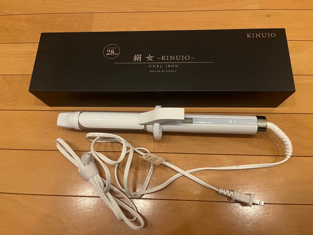 ホワイト カールヘアアイロン　絹女　KINUJO コテ　28mm KINUJO（絹女） ヘアアイロン カール 32mm 28mm 痛まない キヌージョ