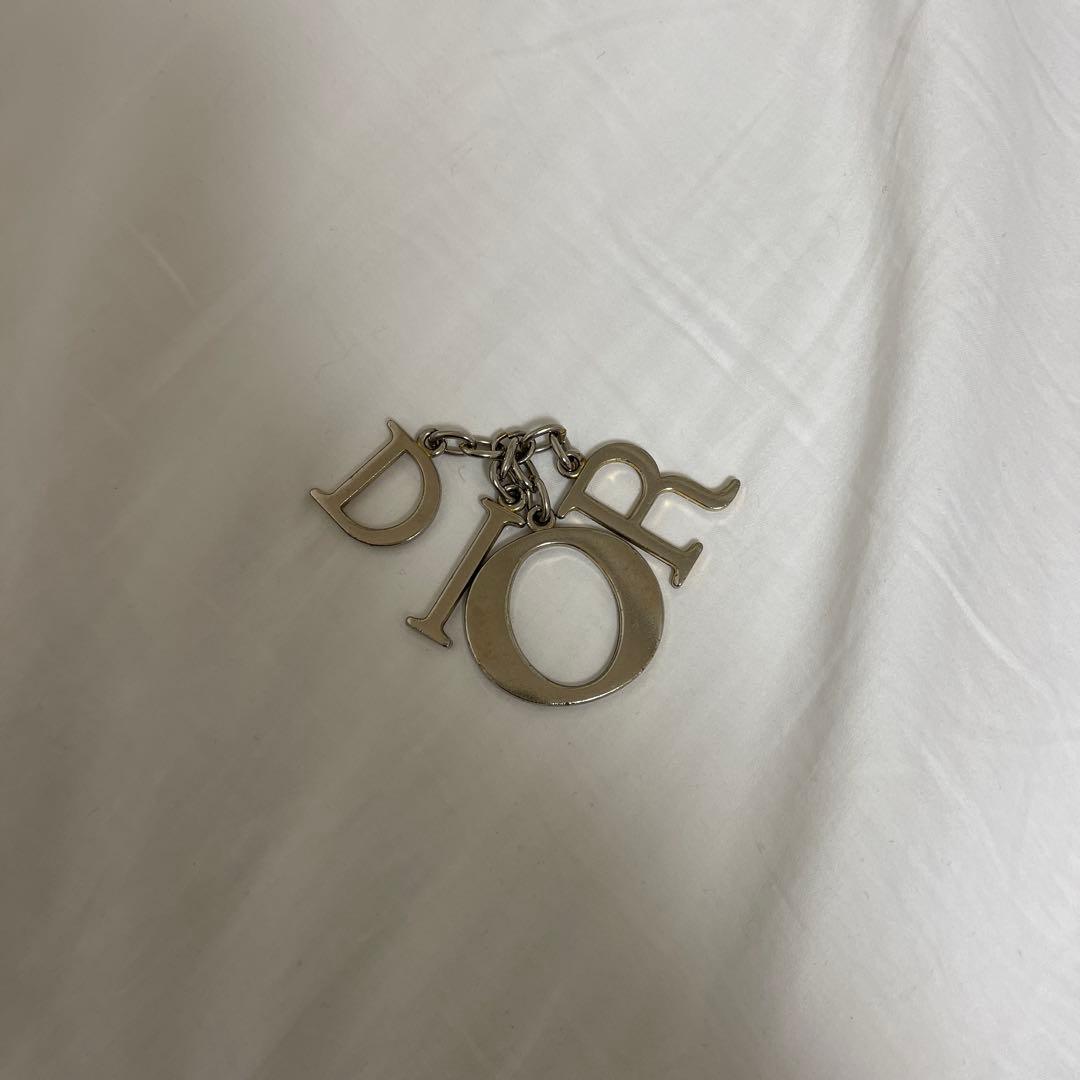 Dior ロゴキーホルダー シルバー(バックから取れました) - メルカリ