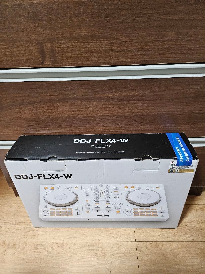 DDJ-FLX4-W 新品 ddj-flx4-w-package-deal.jpg