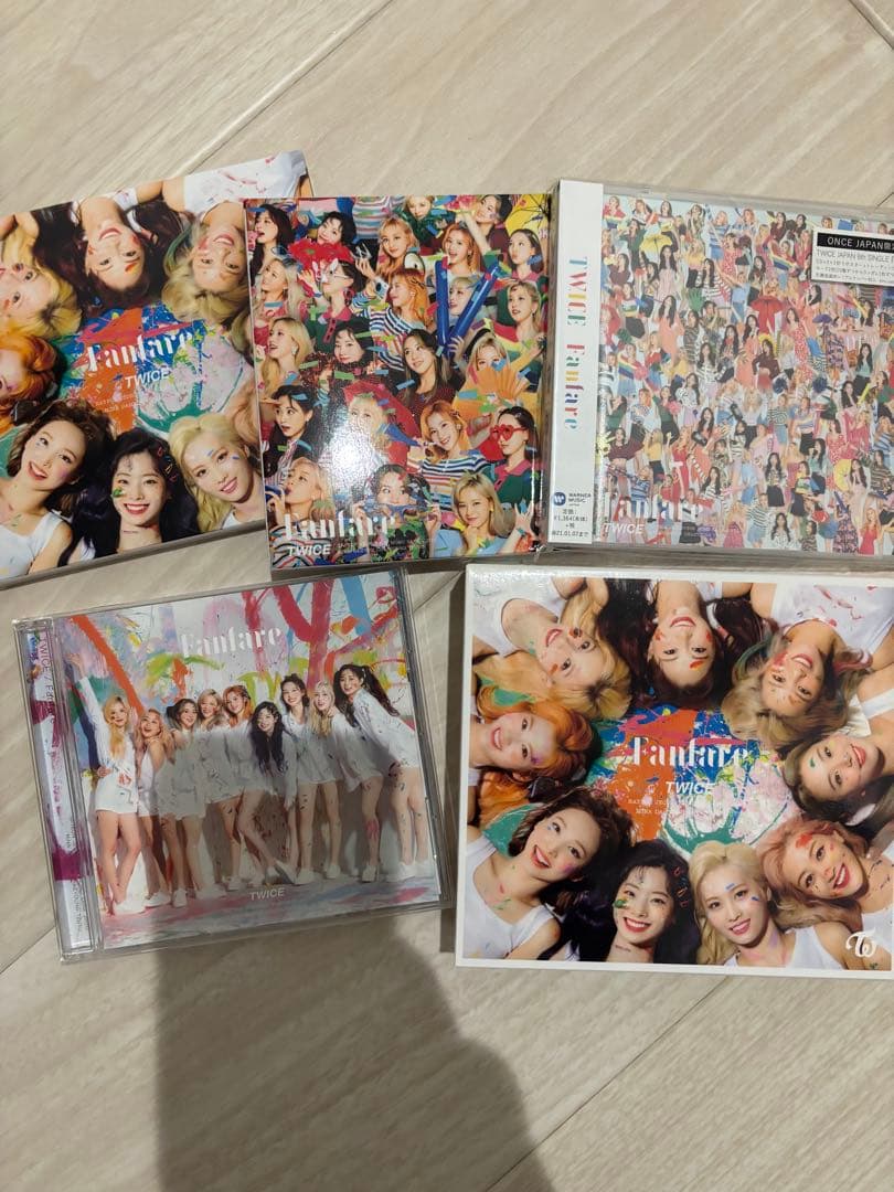 ぱくちよ様専用】TWICE まとめ売りCD50枚・トレカ306枚・うちわなど