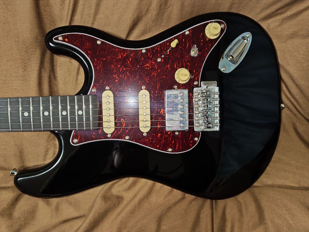 島村楽器WEB限定販売Eris. Nestia ストラトタイプべっ甲ブラック