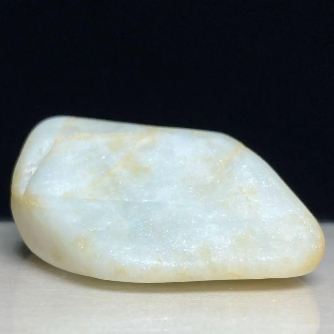 糸魚川翡翠　海中白翡翠　海石　原石　61.3ｇ