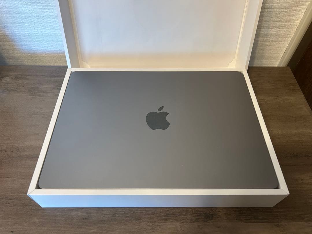 Apple MacBook Air M2 スペースグレー 13インチMacBook Air [整備済製品] 8コアCPUと8コアGPUを搭載したApple