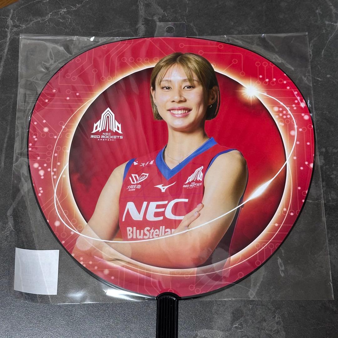 女子バレー NECレッドロケッツ川崎 和田由紀子 うちわ - メルカリ