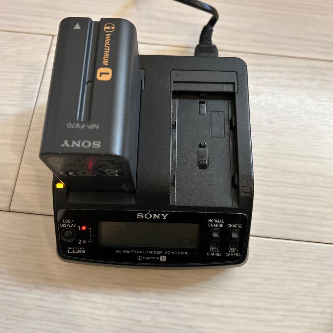 SONY AC-VQ1051D NP-F970充電器と2点セット SONY AC-VQ1051 ACアダプター/チャージャー - 業務用撮影・映像・音響