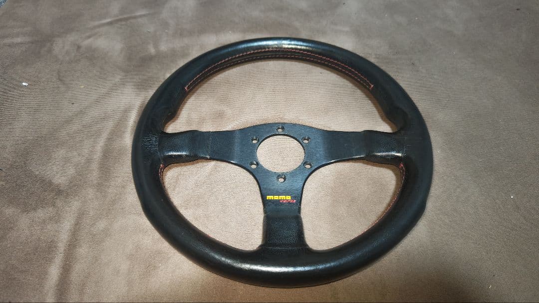 MOMO小径ステアリングCORSE 3スポーク32Φ？