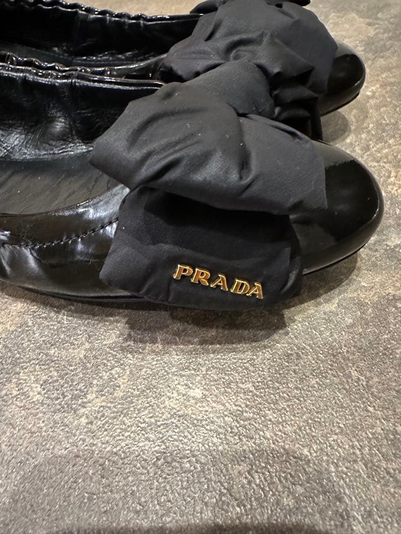 PRADA ブラック フラットシューズ リボン38サイズ - 靴ブランド
