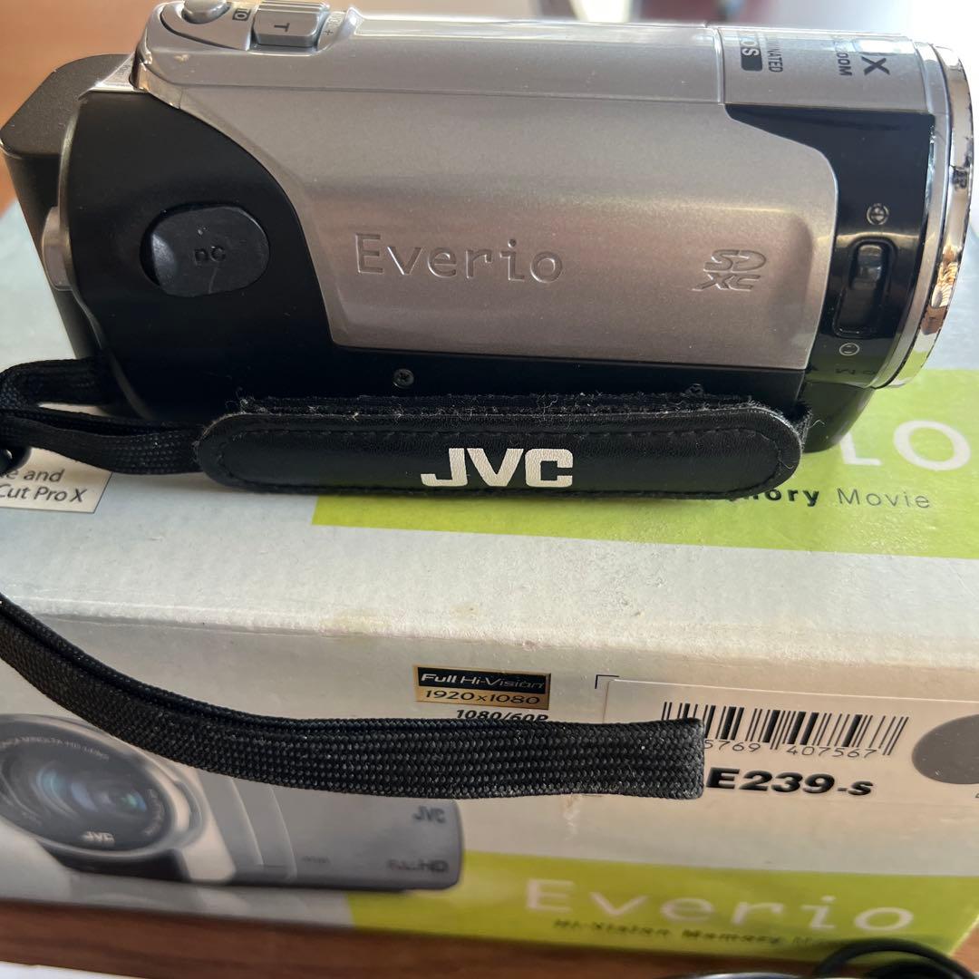 青い目の兄弟 JVC Everio GZ-E239-s ビデオカメラ 本体 JVC