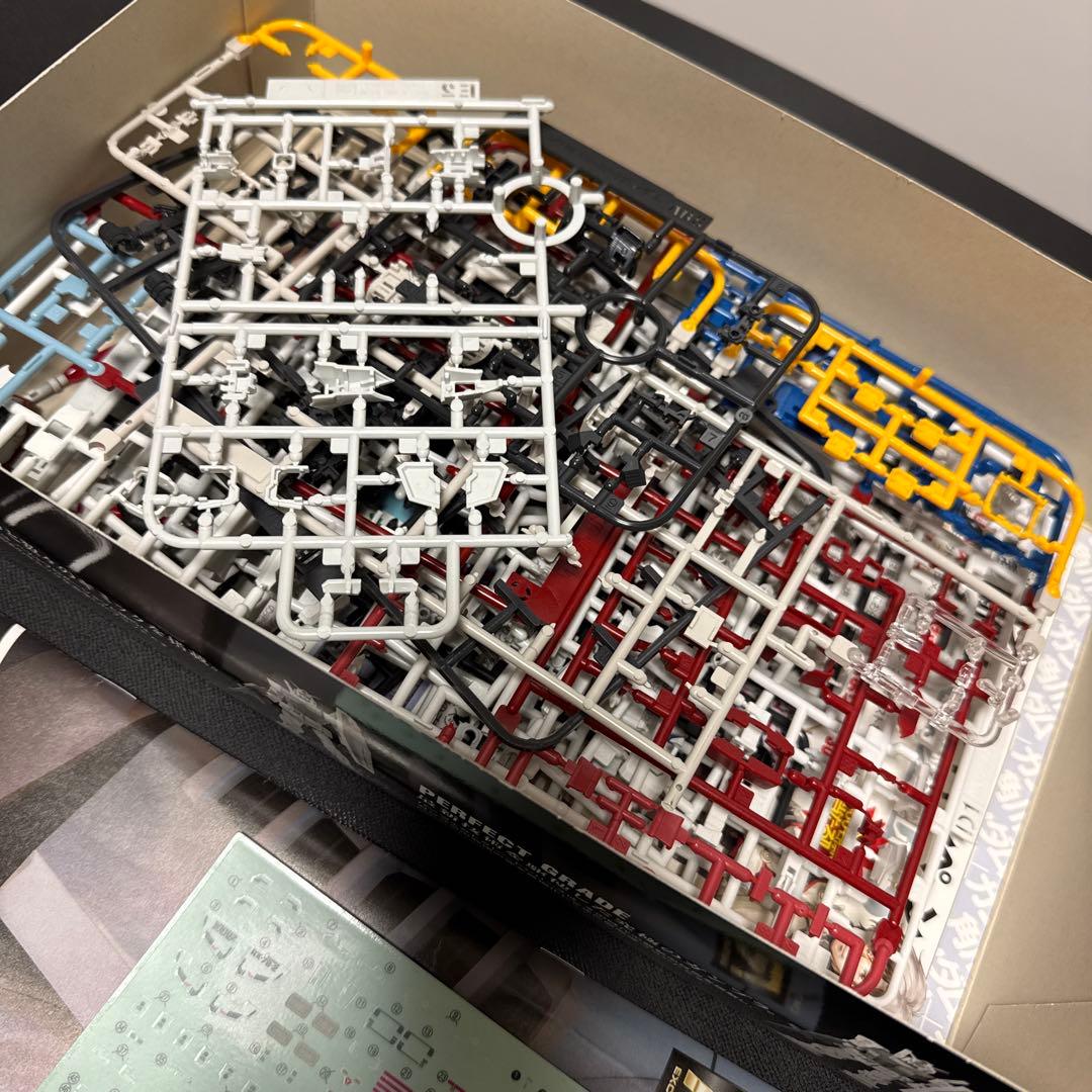 RG シャア専用ザク、シャア専用ズゴック、Ζガンダム、ガンダム（膝関節