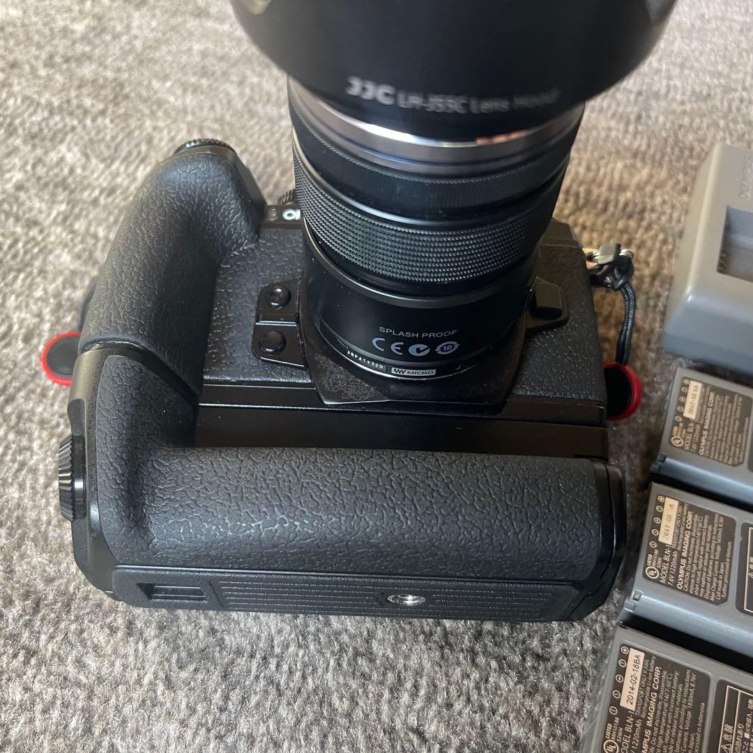 オリンパスE-M1 ミラーレス一眼 レンズセット 電池3個 バッテリーグリップ