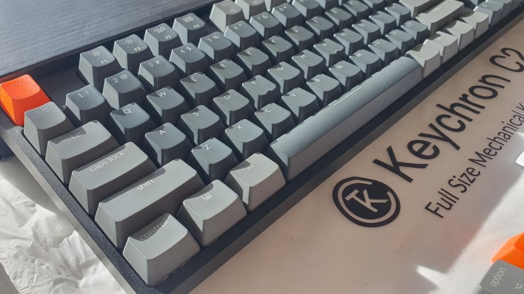 【US配列】Keychron C2 フルサイズメカニカルキーボード（美品・赤軸） Amazon | Keychron C2 フルサイズ 有線メカニカルキーボード Mac用