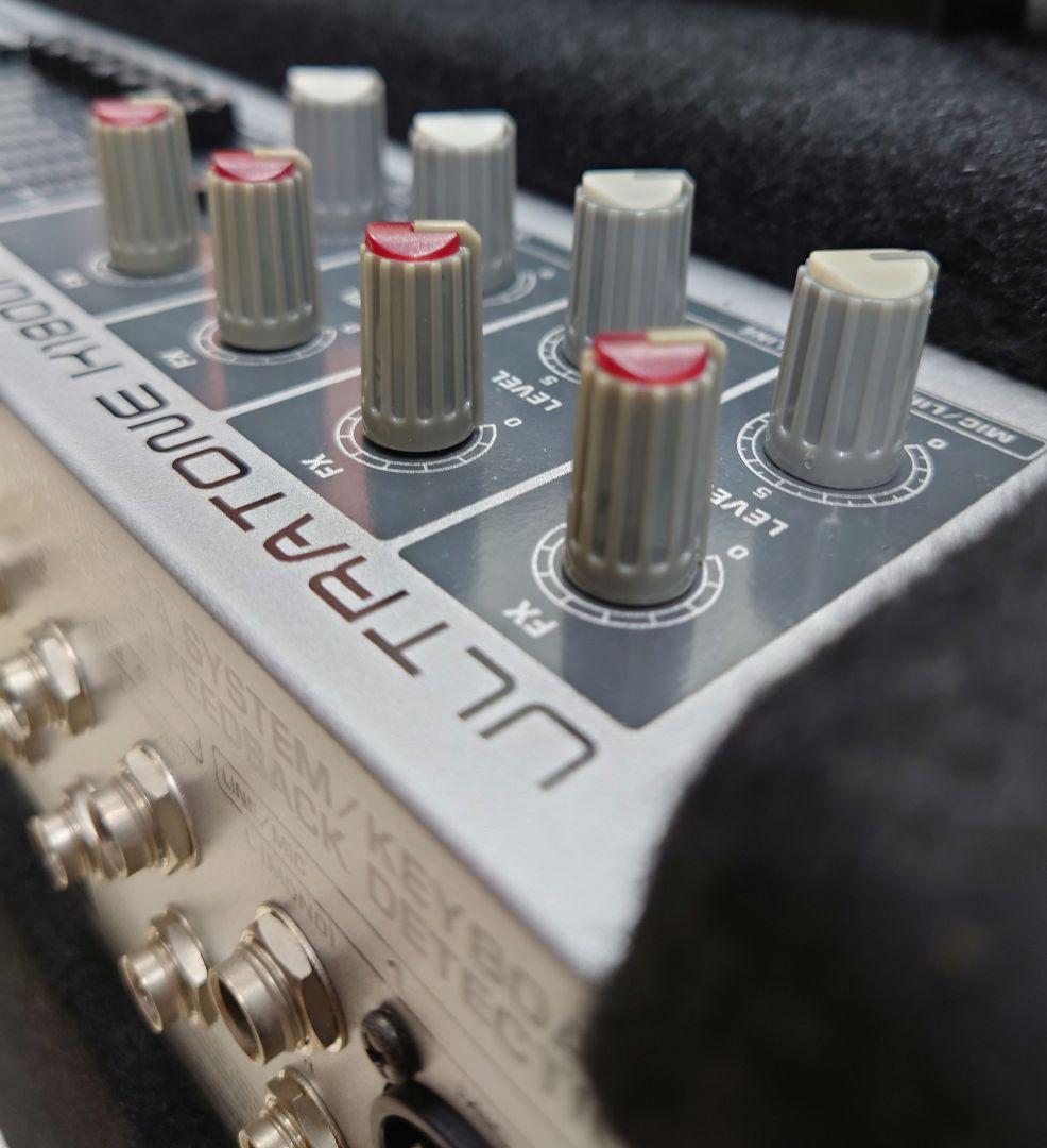 ☆BEHRINGER ULTRATONE K1800FXキーボードアンプ