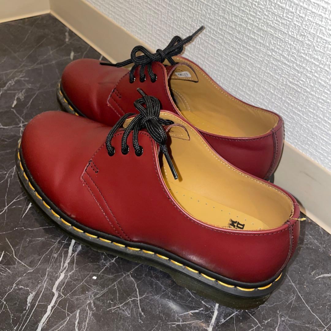 美品】ドクターマーチン 3ホール チェリーレッド UK5 - メルカリ