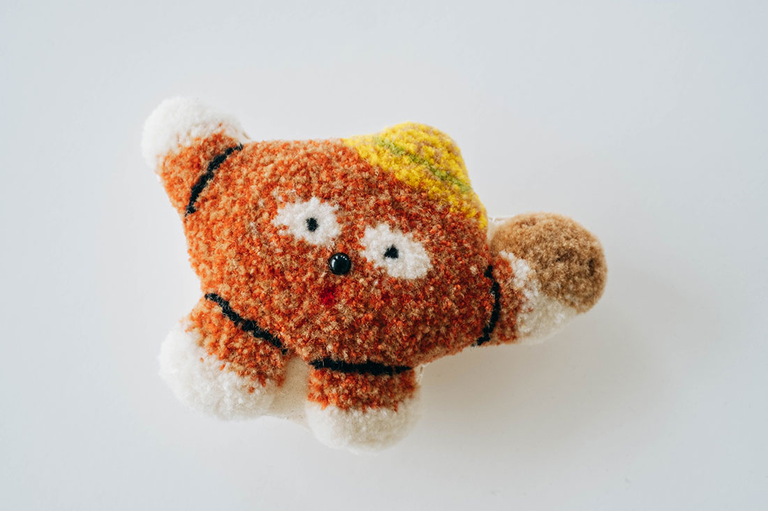 遊び心が詰まった、コロッケのぬいぐるみ | minneとものづくりと