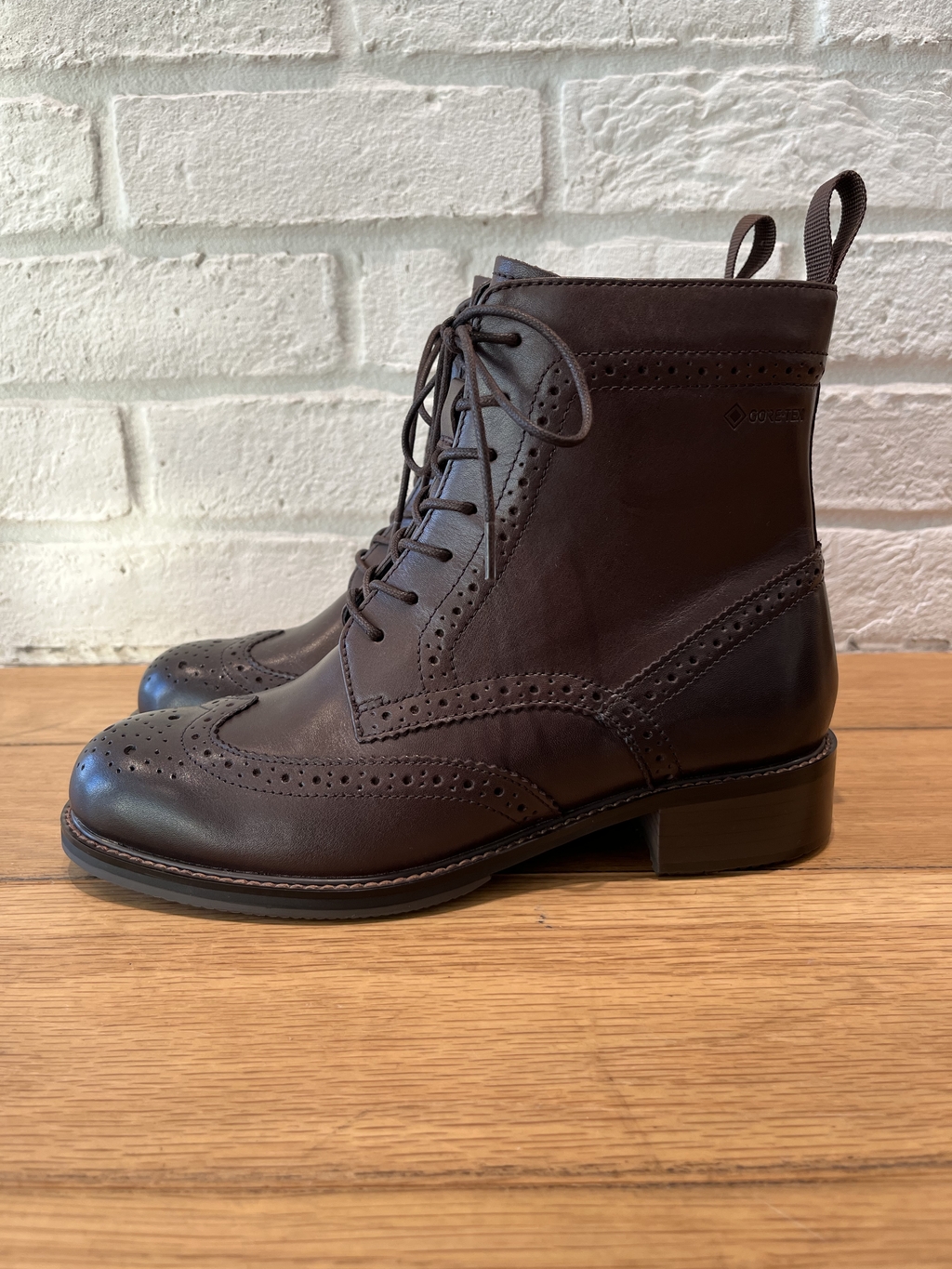 GORE-TEX ファブリクス搭載のメダリオンレースアップブーツ✨ | 靴の
