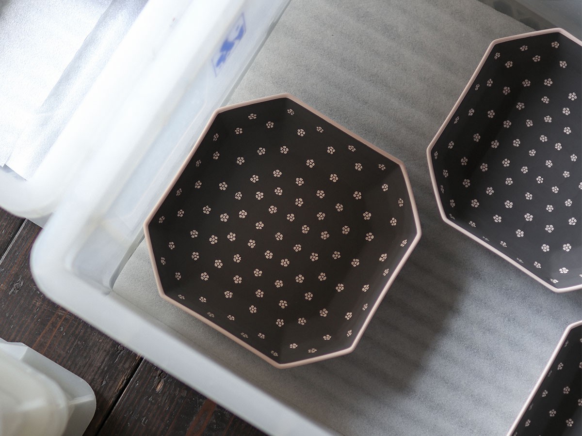 源右衛門窯 染付梅地紋 方皿 / げんえもんがま 染付梅地紋 方皿