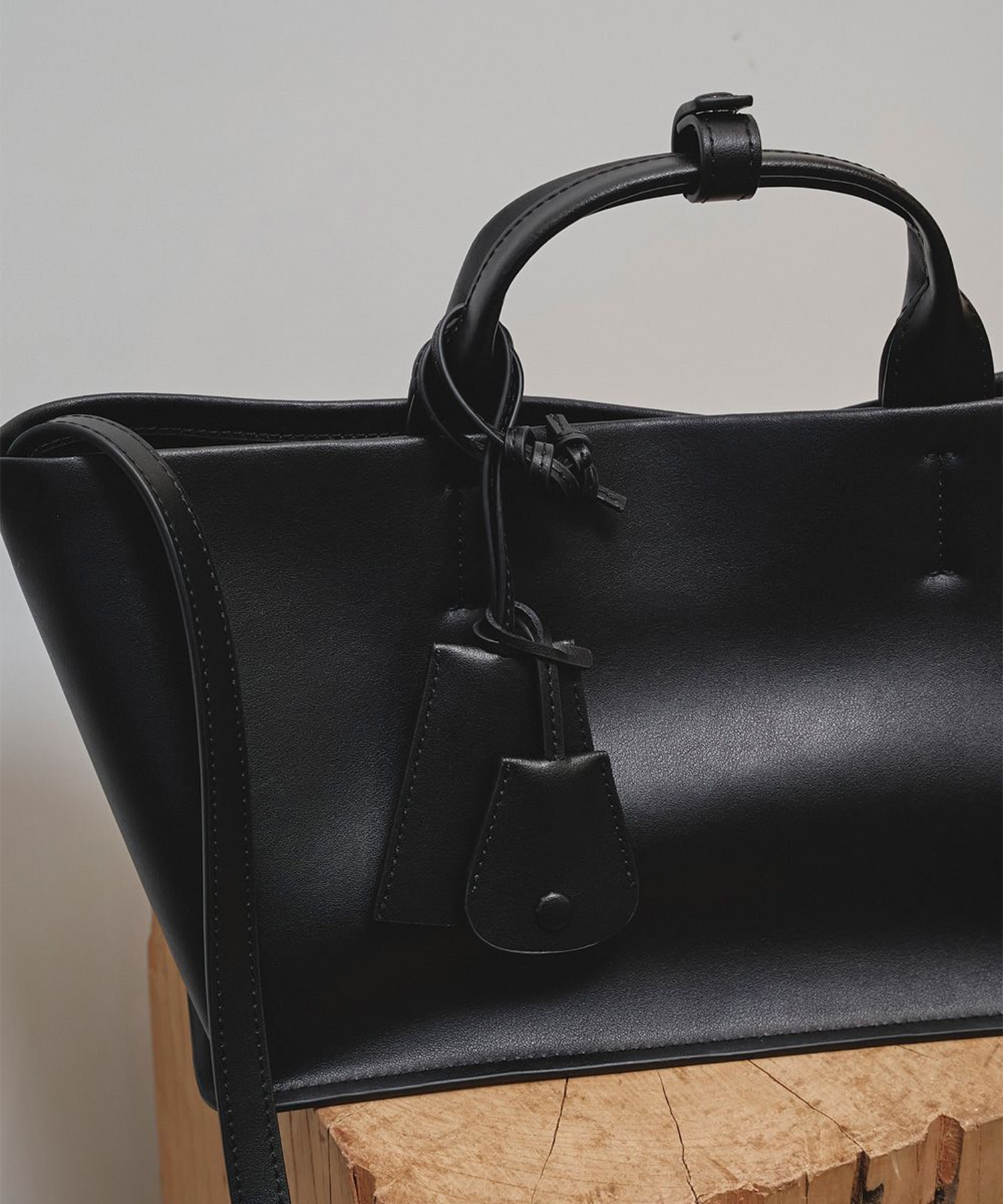 Useful Leather Bag (M)(FREE BLACK): TODAYFUL: WOMENS｜ STUDIOUS